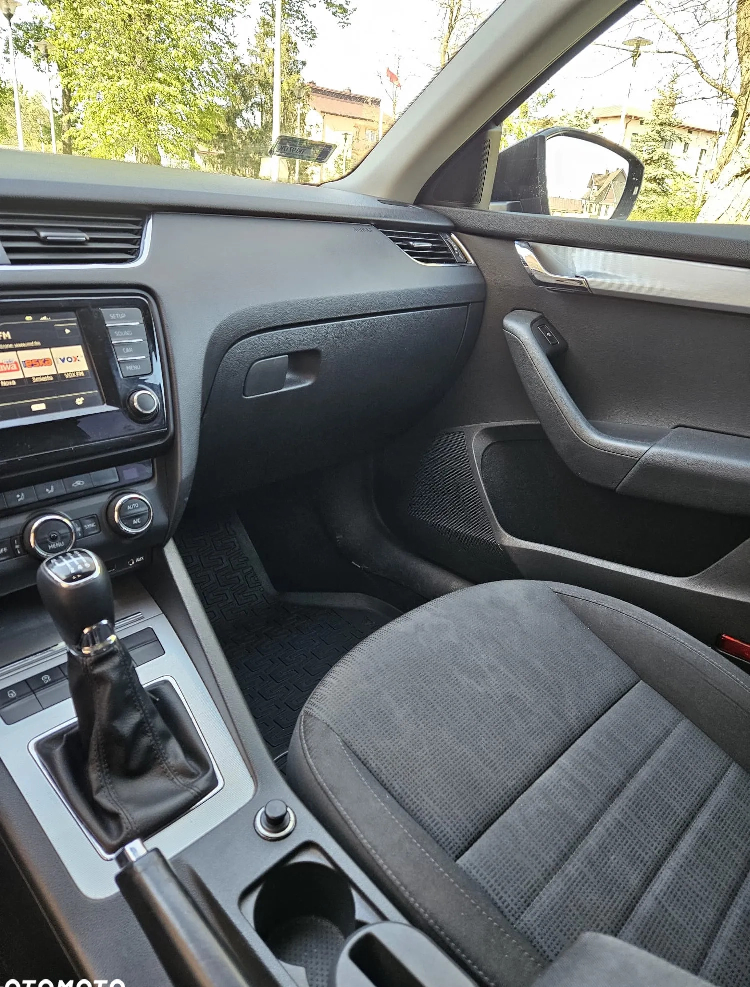 Skoda Octavia cena 39900 przebieg: 257000, rok produkcji 2015 z Daleszyce małe 326